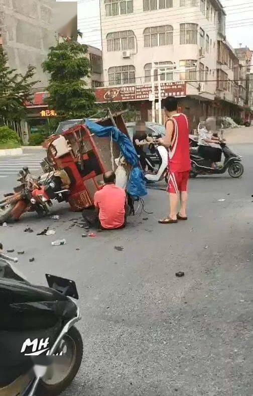 深圳交通事故最新爆料,多车连环相撞，现场情况紧急！